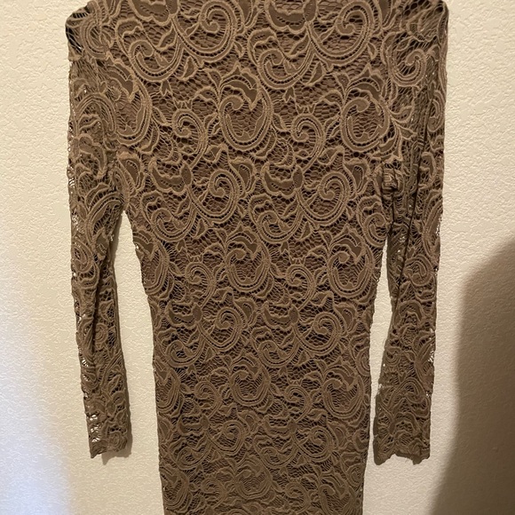 Lace dress - Picture 2 of 2
